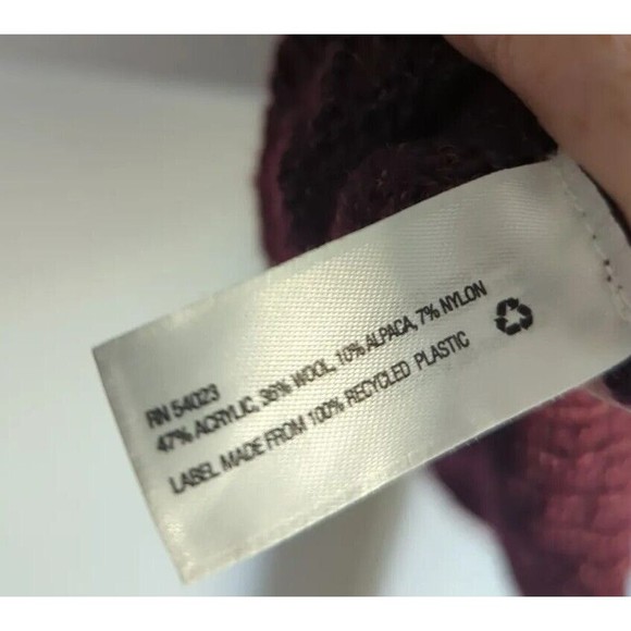 GAP Women's V-Neck Sweater in Burgundy - Picture 5 of 6